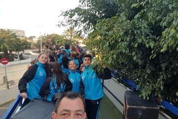 La  carroza anunciadora del Carnaval recorrió este miércoles el centro de la ciudad (Foto TA)